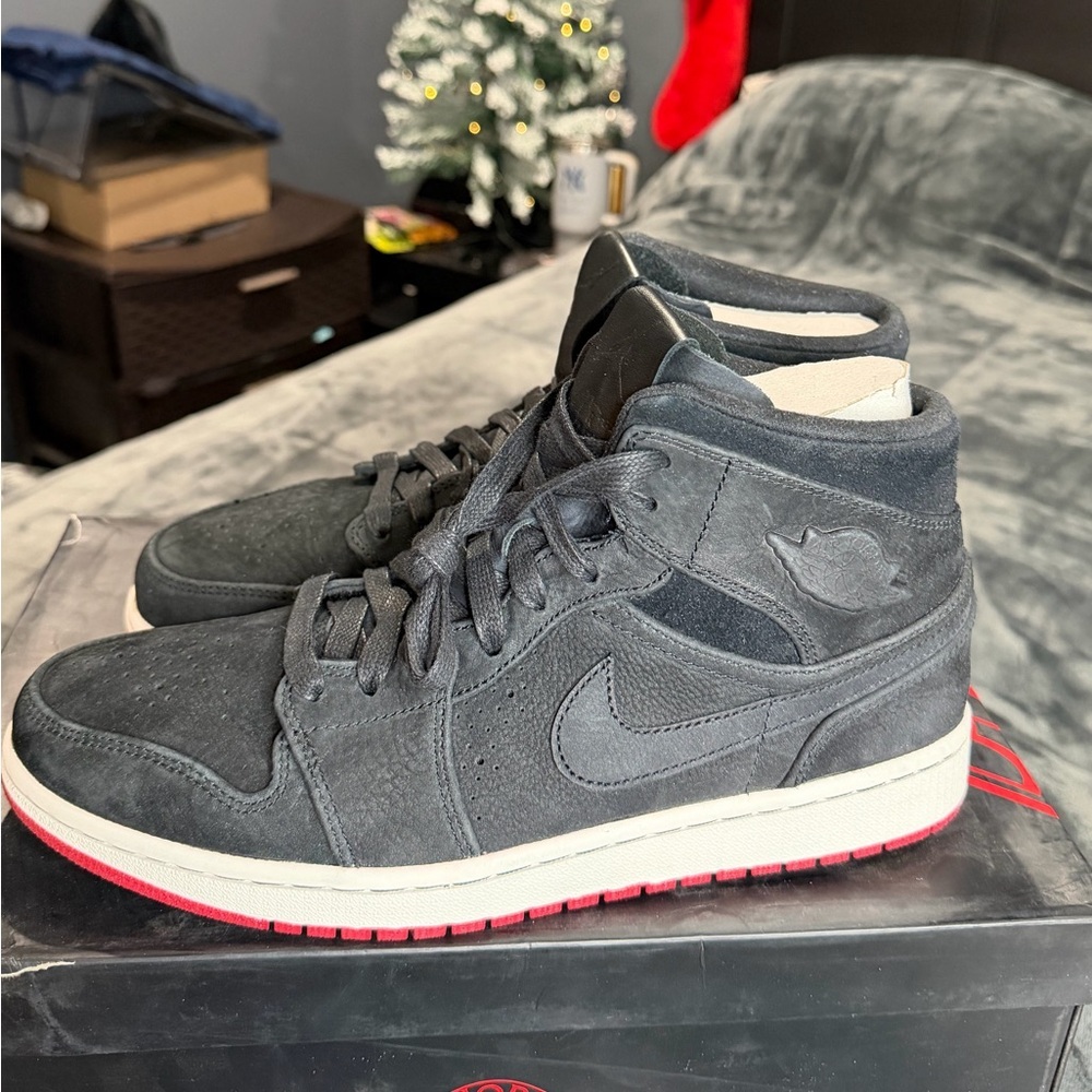 Jordan 1 Nouveau Black Red Size 10M DS - Picture 1 of 9